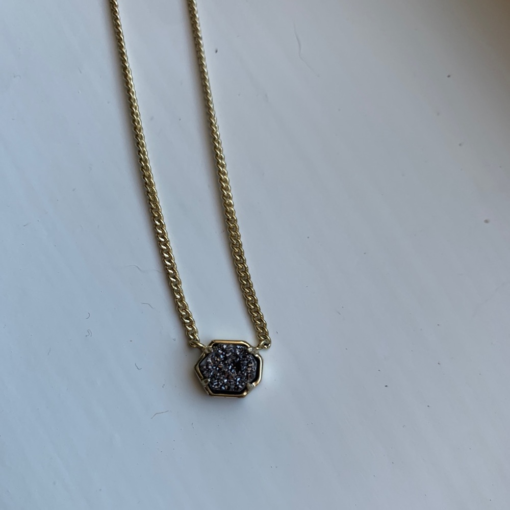 Custom Kendra Scott necklace in great condition!